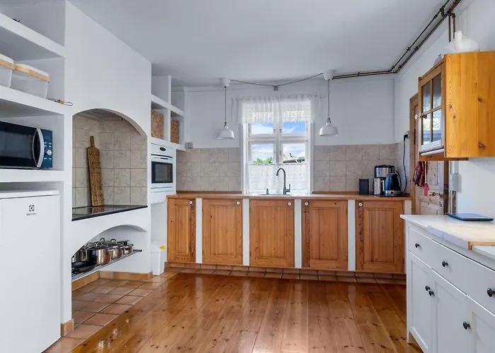 Huno - 2km From The Sea By Interhome